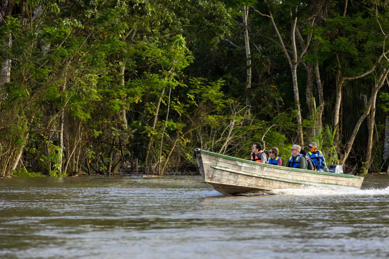 Turisti sul Rio delle Amazzoni, Loreto, © David Camargo PROMPERÚ