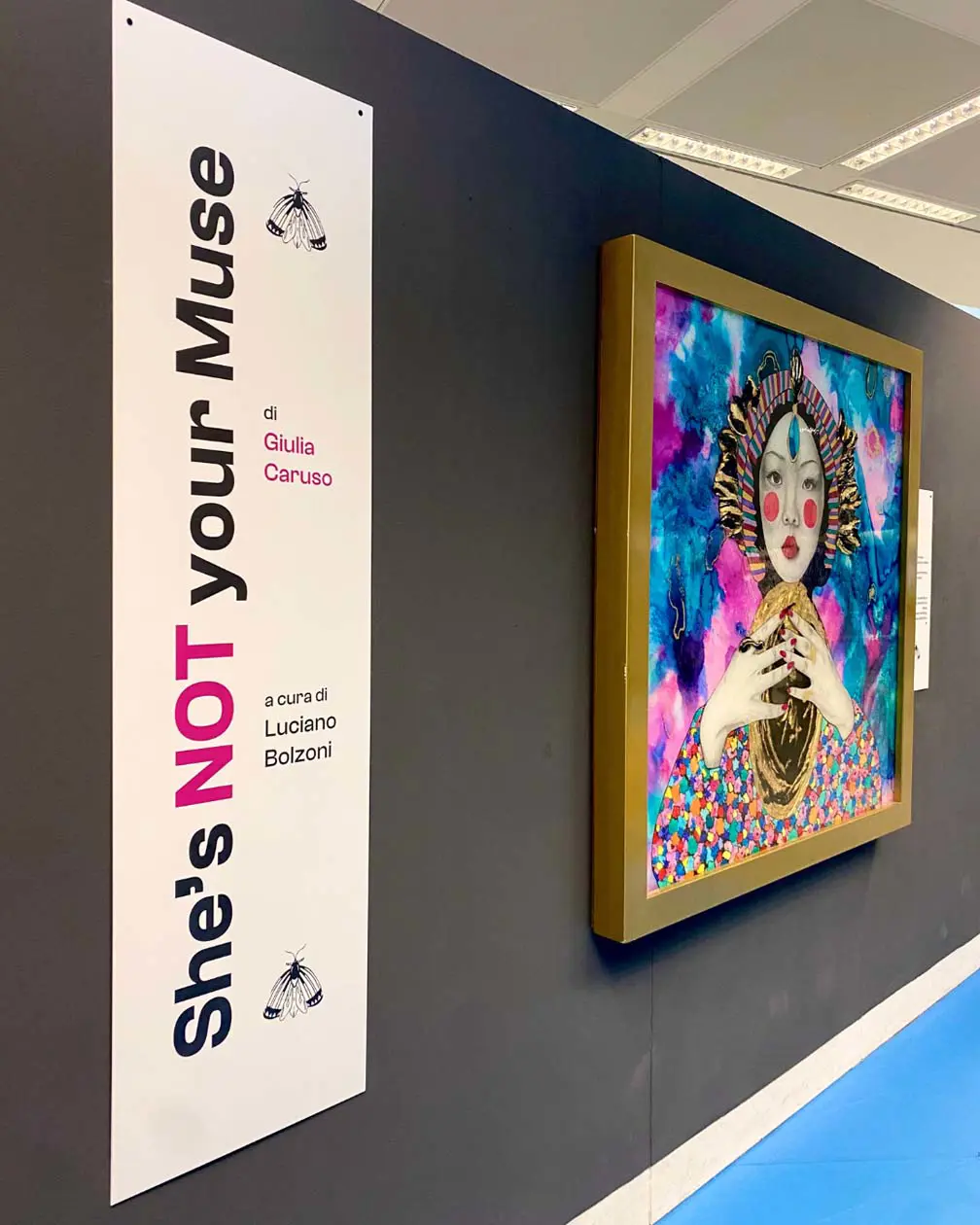 A Milano Malpensa la mostra “She’s Not Your Muse” di Giulia Caruso Foto: Copyright © Ufficio Stampa SEA