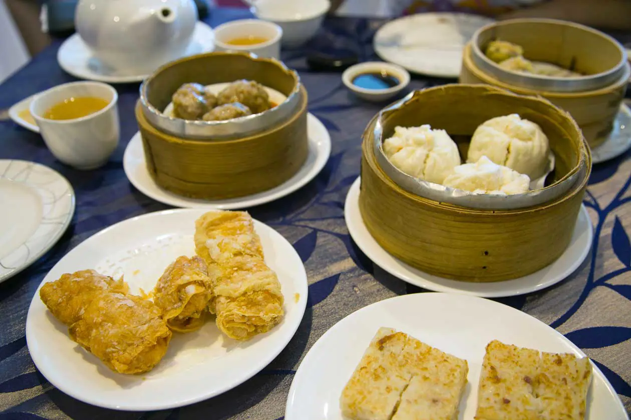 Dim sum con tè Pu’Er a Hong Kong Foto: Copyright © Sisterscom.com / Depositphotos.com