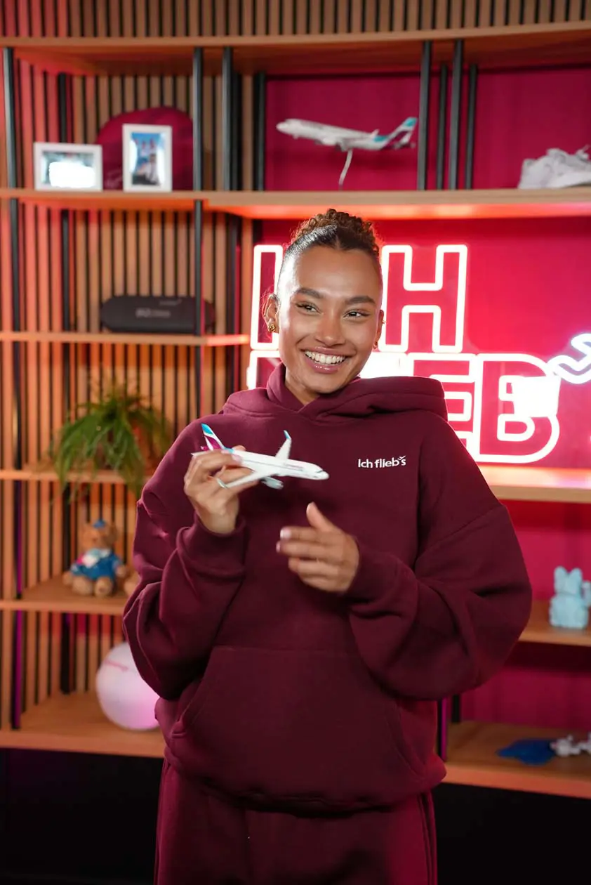 Germany's Next Topmodel 2026 Aurélie Carina, assistente di volo di Eurowings Foto: Copyright ©&nbsp;Eurowings