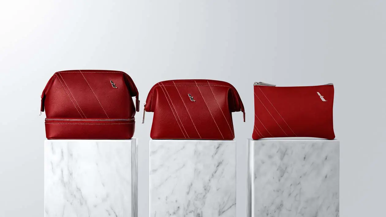 American Airlines - Amenity Kit centenario Copyright © American Airlines