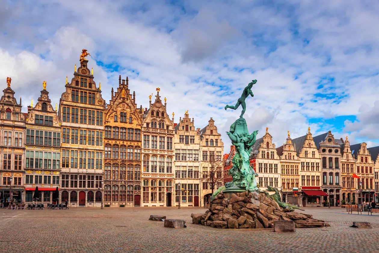 Anversa Copyright © Sisterscom.com / Depositphotos