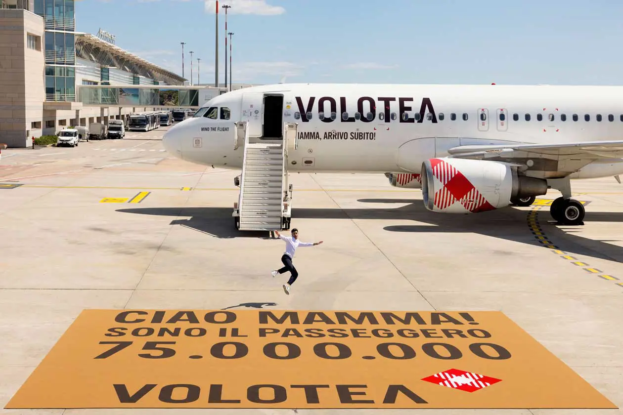 L'8 Maggio 2025 Volotea festeggia il 75milionesimo passeggero all'aeroporto di Olbia Copyright © Volotea