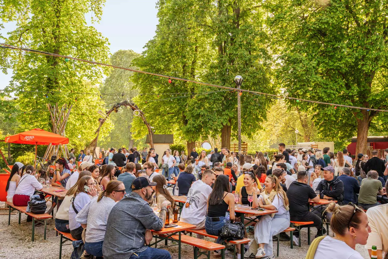Beer garden on the banks of the Danube in Ulm © GNTB, Dagmar Schwelle