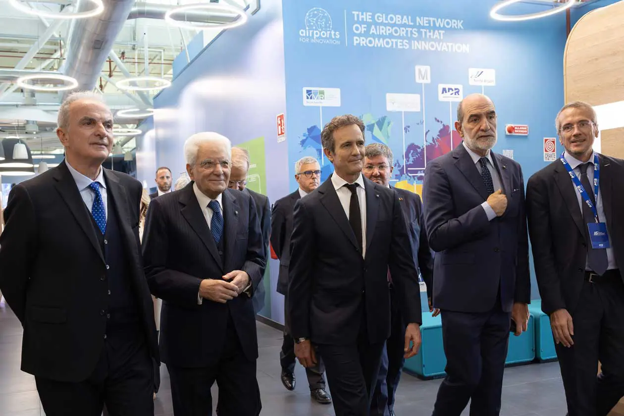 Il Presidente della Repubblica Sergio Mattarella visita l’Innovation Hub, in occasione della cerimonia in occasione del 65° anniversario dell’Aeroporto “Leonardo Da Vinci” di Roma Fiumicino. Copyright © Presidenza della Repubblica