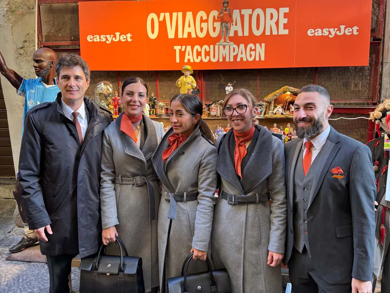easyJet ha portato la magia del Natale nel cuore di Napoli - equipaggi easyJet Copyright © easyJet
