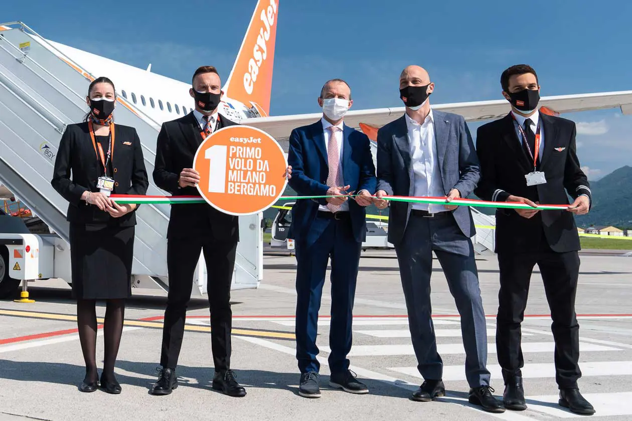 EasyJet da/per Milano Bergamo. Taglio del nastro per il primo volo easyJet all'Aeroporto di Milano Bergamo