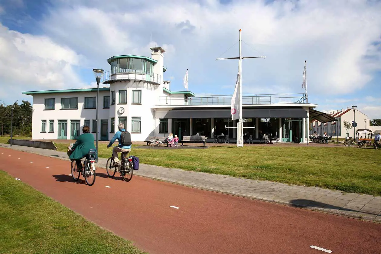 Ex aeroporto di Eindhoven trasformato in ristorante