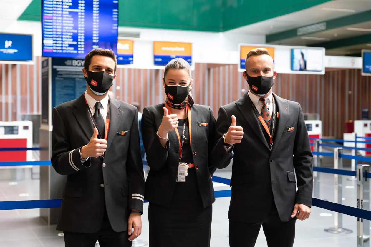 Voli EasyJet a Bergamo. Il personale di bordo di easyJet all'Aeroporto di Milano Bergamo BGY