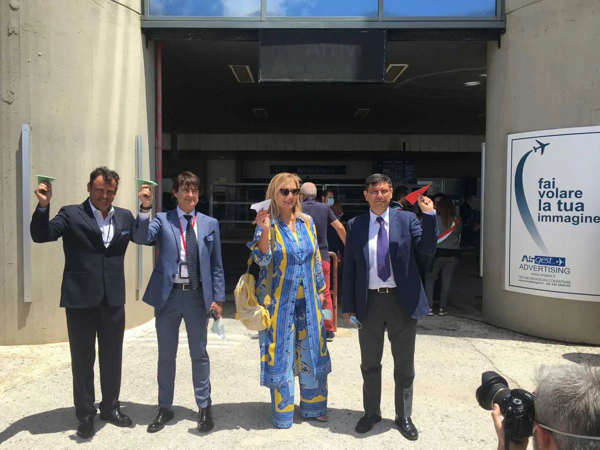 Daniela Caruso Presidente di Albastar, Gaetano Cannone Accountable Manager di Albastar e Salvatore Ombra Presidente di Airgest.