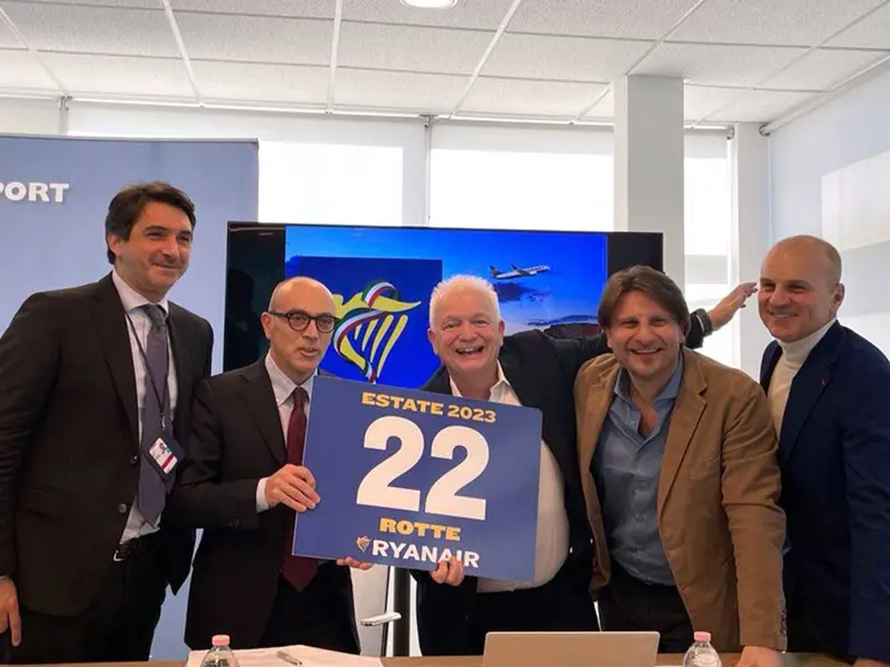 Fabio Gallo, CFO & Business Development Director Sogeaal, Alberto Perini, Amministratore Delegato Sogeaal, Eddie Wilson, Chief Executive Officer Ryanair, Mauro Bolla, Country Manager Italia Ryanair, Raffaele Ciaravola, Business Avio - Direzione Sviluppo Business Sogeaal.