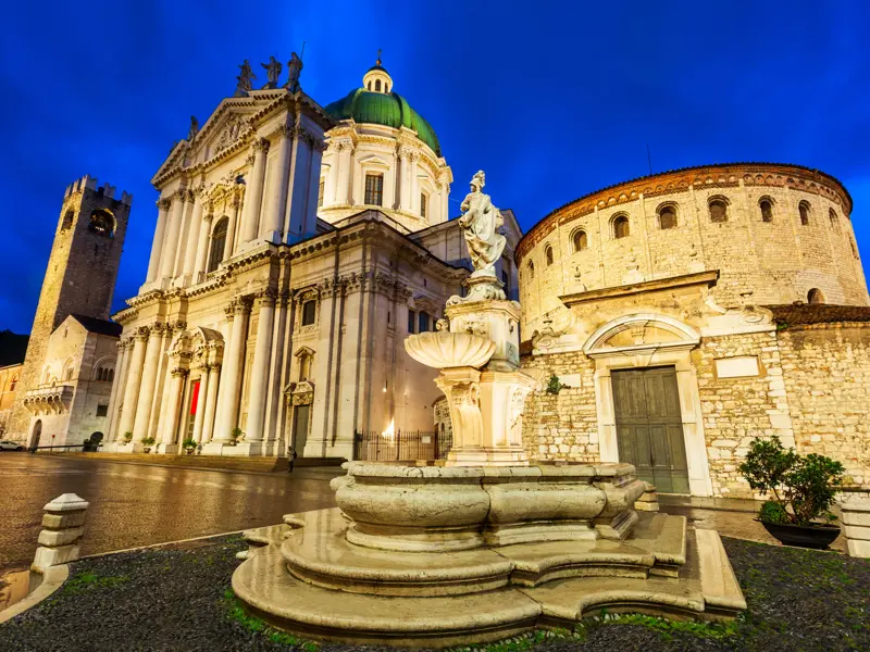   Brescia. Piazza della Loggia. Copyright © Sisterscom.com / Depositphotos