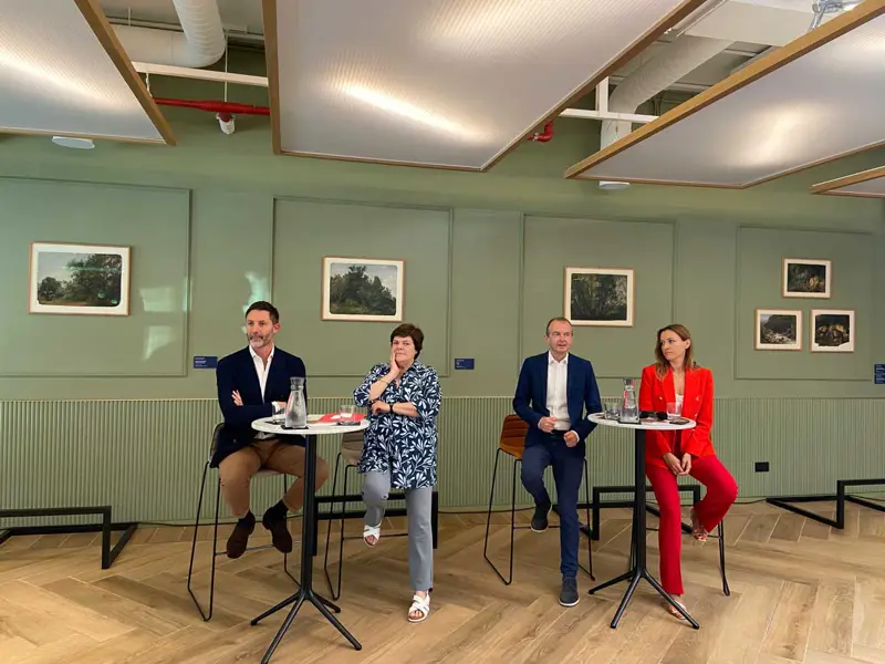 Inaugurazione della mostra Vette di Luce spin-off nella Hellosky Lounge dell'Aeroporto di Milano Bergamo, tenutasi il 19.07.2023. Foto: Copyright © Sisterscom.com / Avion Tourism Magazine.