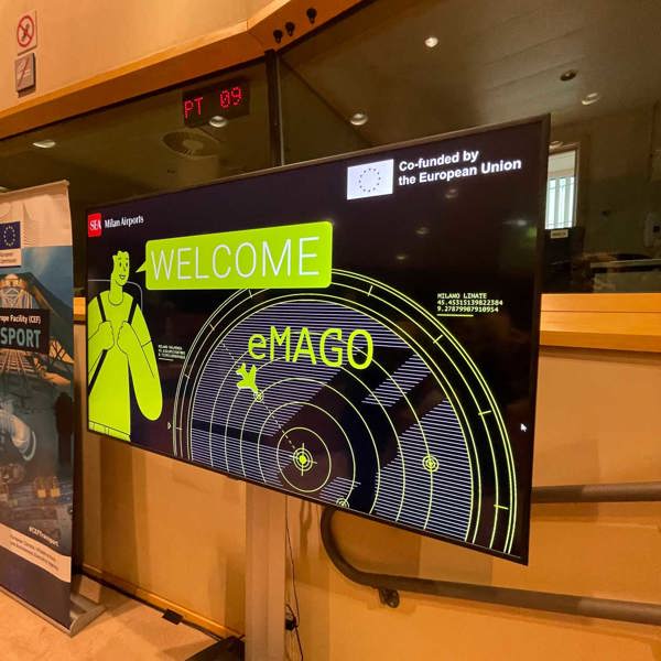 SEA presenta il progetto eMAGO al Parlamento europeo. Al centro Armando Brunini, CEO di SEA Milan Airports. Copyright © Ufficio Stampa SEA