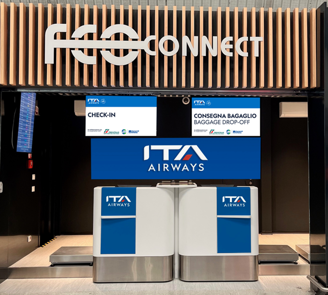 Banco Check-in ITA Airways alla stazione ferroviaria di Fiumicino. © Ufficio Stampa ITA Airways