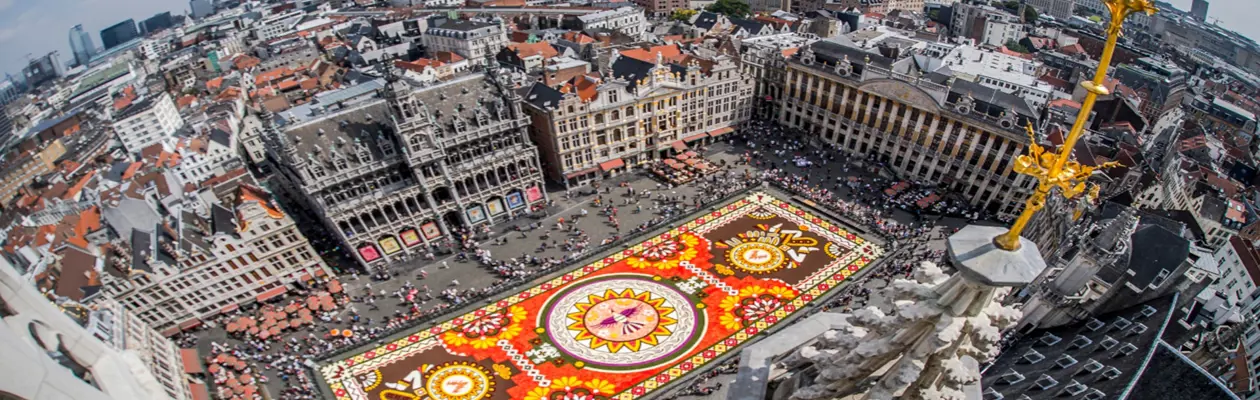 La Grand Place di Bruxelles si tinge di 1000 colori