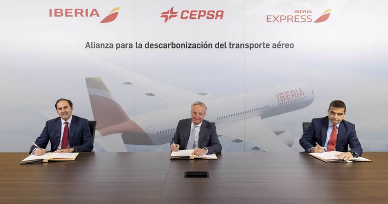 Alleanza tra Iberia e Cepsa per decarbonizzare il trasporto aereo