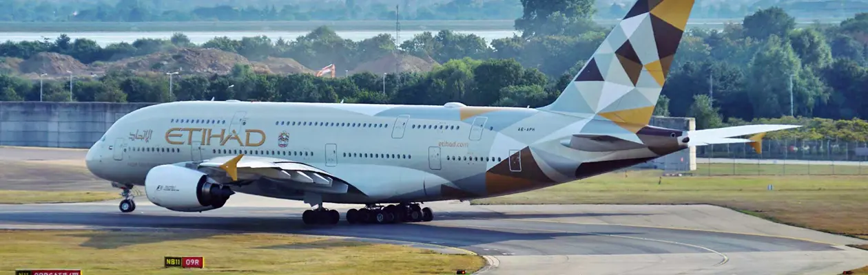 Covid-19: Etihad Airways sospende temporaneamente tutti i voli da/per Abu Dhabi