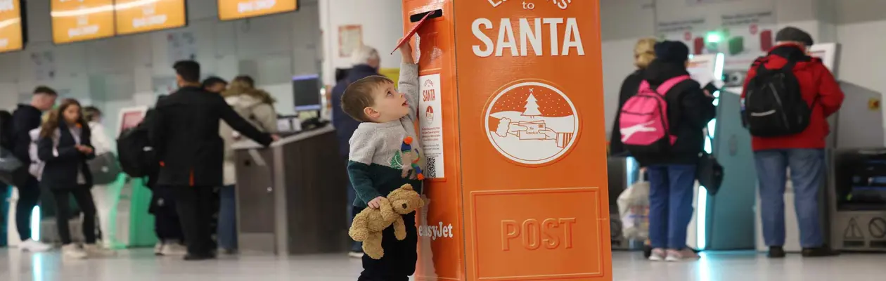 easyJet consegna le letterine di Babbo Natale dall’Italia a Rovaniemi