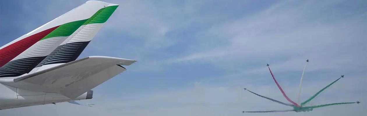 L'A350 di Emirates debutta in volo al Dubai Airshow 2025