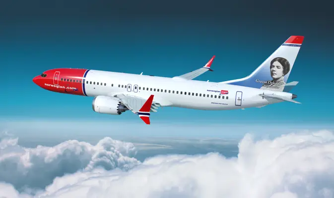 Norwegian decora Boeing con l'immagine di Grazia Deledda