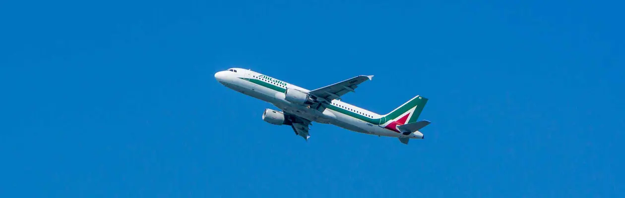 Alitalia: sospeso volo per New York in attesa miglioramento quadro epidemiologico