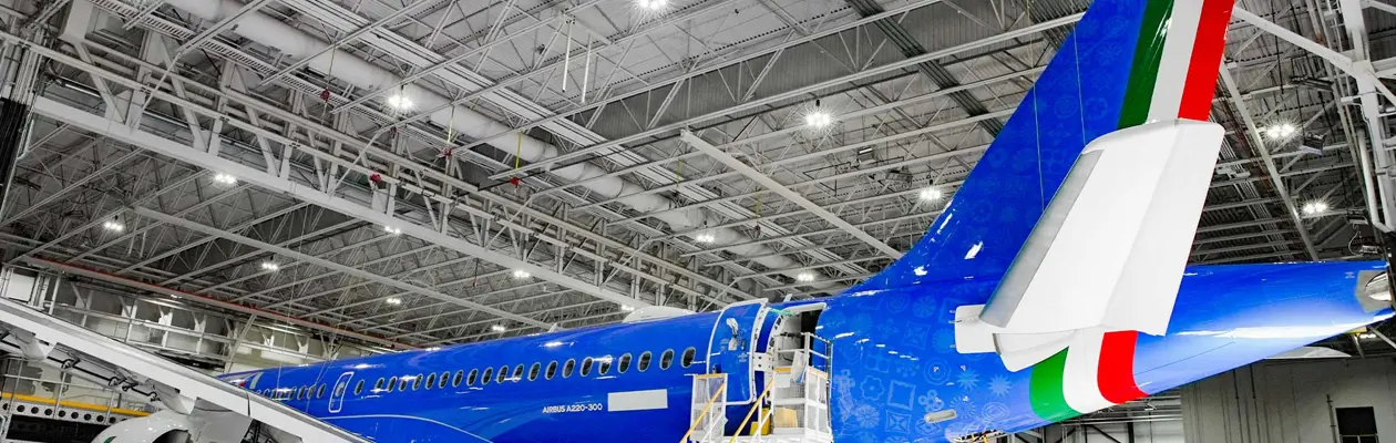 Primo Airbus A220 con livrea azzurra per ITA Airways