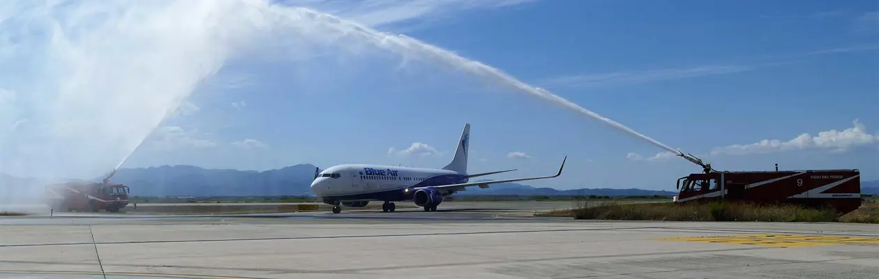 Aeroporto di Cagliari: water arch per il primo volo di Blue Air