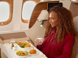 Emirates estende il preordine dei pasti a bordo