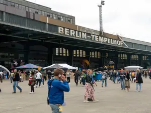 Rock all'ex aeroporto di Tempelhof di Berlino