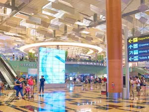 Singapore Changi Airport eletto Miglior Aeroporto del Mondo 2025 da Skytrax