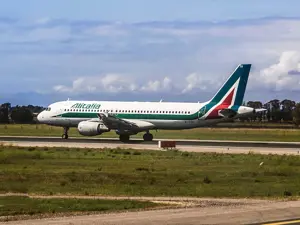 Alitalia: dal 16 settembre due voli Roma-Milano trasporteranno solo passeggeri negativi al tampone Covid-19