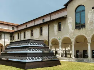 A Brescia Isgrò cancella Brixia