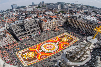 La Grand Place di Bruxelles si tinge di 1000 colori