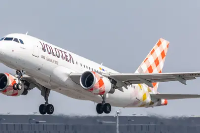 Volotea vola verso Nantes da Firenze