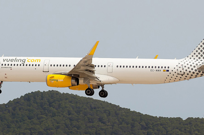 Vueling "Best Airline" ai Routes World Awards 2023