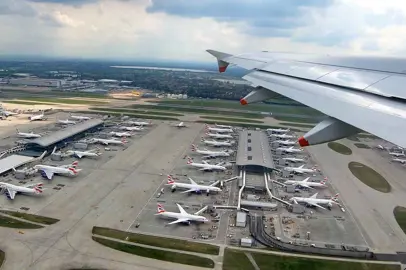 Aeroporto di Heathrow: la ripresa dell'aviazione va accompagnata da progressi sulla decarbonizzazione