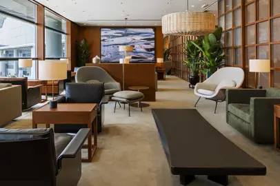 Cathay Pacific riapre la lounge The Bridge a Hong Kong