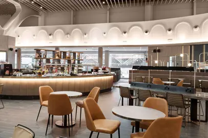 5 stelle Skytrax alla Plaza Premium Lounge di Fiumicino