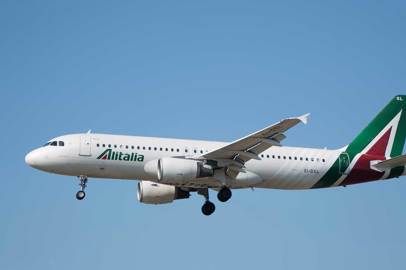 Coronavirus: Alitalia per i passeggeri uso obbligatorio delle mascherine a bordo 