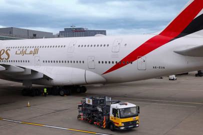 Emirates opera con SAF all'aeroporto di Londra Heathrow