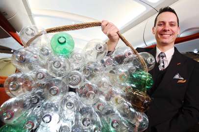 easyJet vince il premio sostenibilità per le divise riciclate