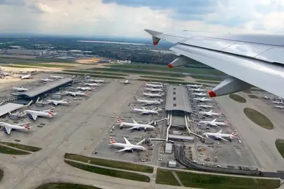 Heathrow: dal fast food al carburante per aerei