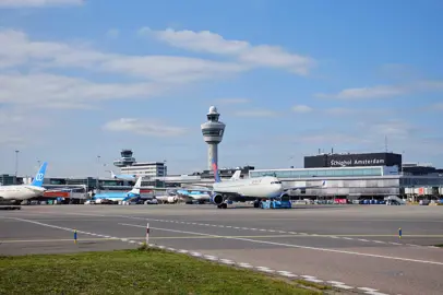 Schiphol vieterà i voli notturni entro il 2025-2026