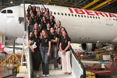 Iberia promuove la carriera aeronautica per le giovani donne