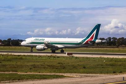 Alitalia: dal 16 settembre due voli Roma-Milano trasporteranno solo passeggeri negativi al tampone Covid-19