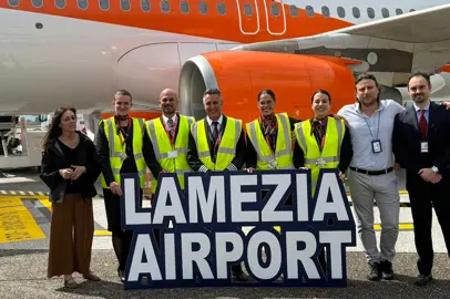 easyJet vola da Lamezia Terme a Parigi