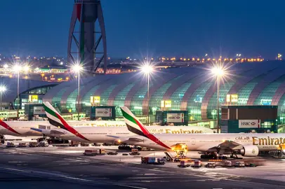 Emirates torna a volare a Londra e Parigi con l’A380 e aggiunge Dhaka e Monaco al proprio network