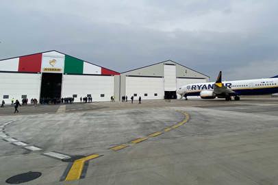 Ryanair inaugura 2 nuovi hangar per la manutenzione