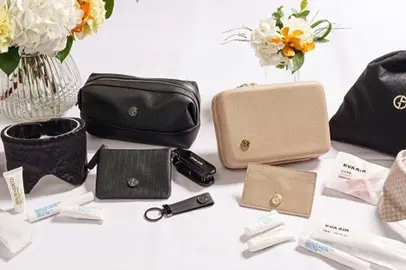 Amenity kit di EVA Air in collaborazione con Giorgio Armani